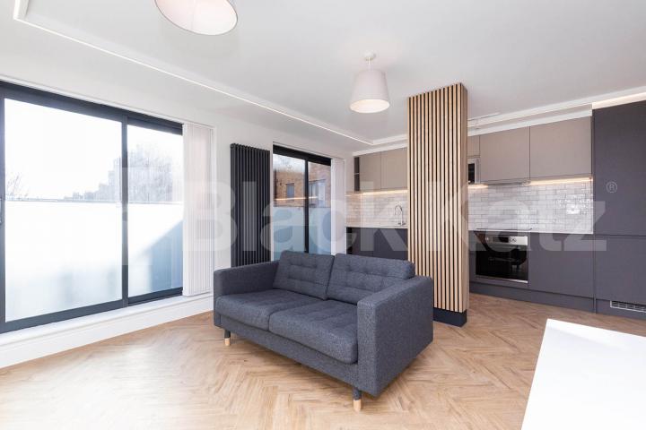 Spacious studio / one bed to rent stone throw away from Finsbury Park Seven Sisters Road, Finsbury Park